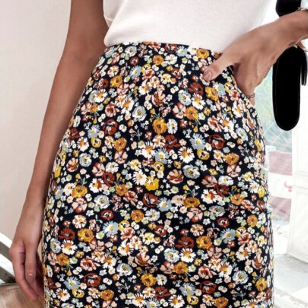 Floral Mini Skirt • Ditsy Daisy Print • High Waist | Size 6